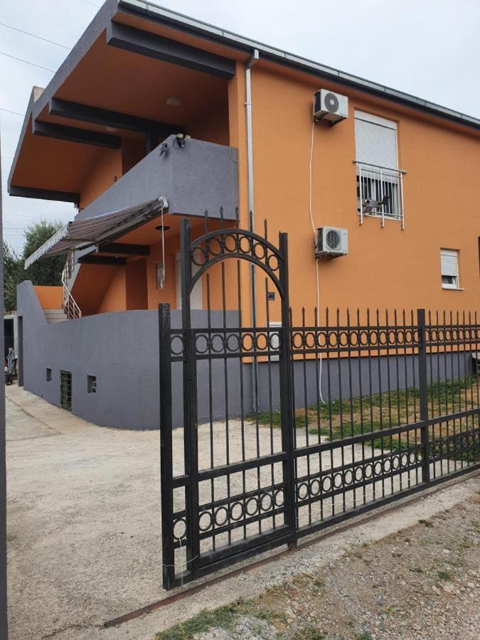 Apartmen Kuca Za Odmor I Familiju 巴尔 外观 照片